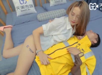 Em gái đang sướng chịch thì gặp ngay anh shipper giao hàng chi to